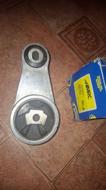 Pt Cruiser 2.4 L jobb fels� motortart�