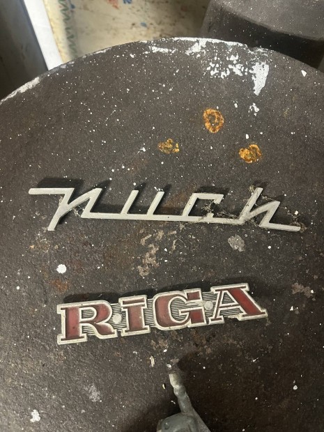 Puch Riga Jel Emblema Felirat