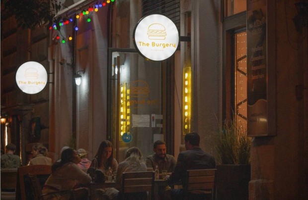 Pultos, felszolgáló