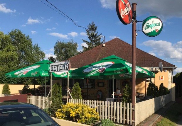 Pultos,kiszolgáló hölgyet felveszünk. (Ikrény.)