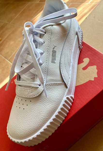 Puma Carina ni sneaker