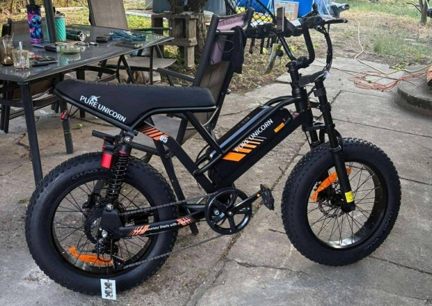 Pure Unicorn U5 1000 W 48 V, vastag gumiabroncs, elektromos j�rm�