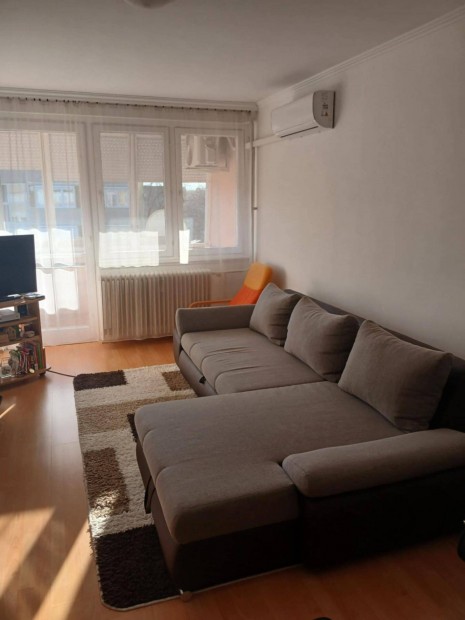 Püspökladány Damjanich utca nagykonyhás lakás eladó