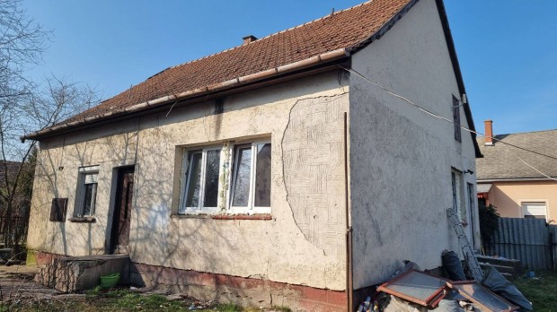 Pspkladnyban 36 m2-es, 2 szobs feljtand llapor hzrsz kiad