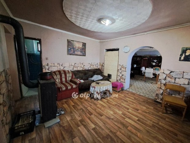 P�sp�klad�nyi 110 nm-es h�z elad�