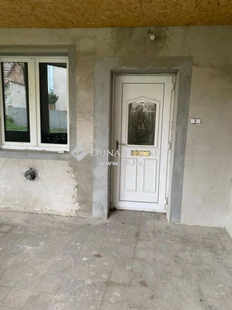 P�sp�klad�nyi 160 nm-es h�z elad�