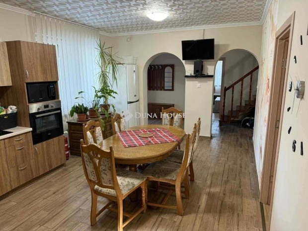 P�sp�klad�nyi 190 nm-es h�z elad�