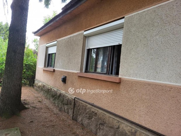 Pusztamonostori 56 nm-es h�z elad�