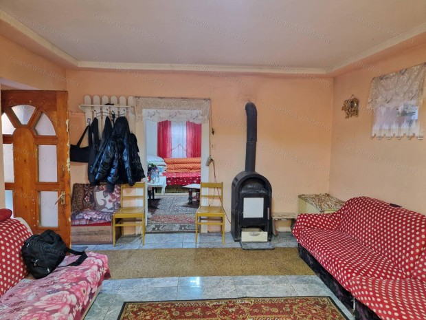 Pusztamonostoron 74 nm-es, 2 szob�s paraszth�z elad�