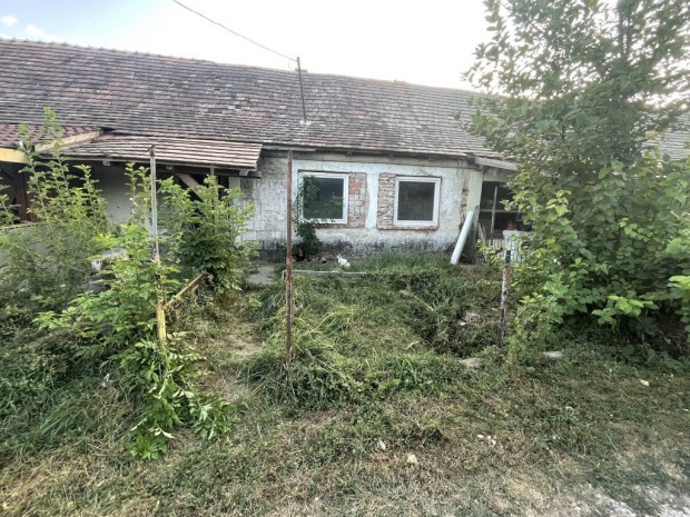 Pusztaszabolcs, Fels�cikola utca, 50 m2-es, sorh�z, 2 szob�s