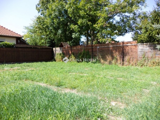 Pusztaszabolcsi elad� 980 nm-es telek