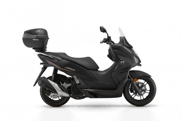 QJMOTOR MTX 125 Motorkerkpr fekete 2025