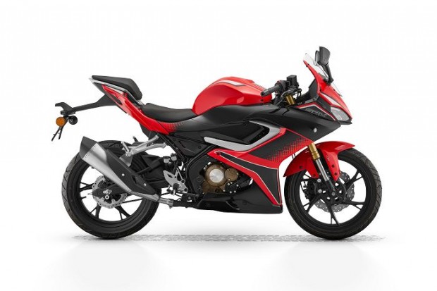 QJMOTOR SRK 125R Motorkerkpr piros 2025