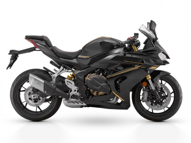 QJMOTOR SRK 800RR motorkerékpár fekete 2025