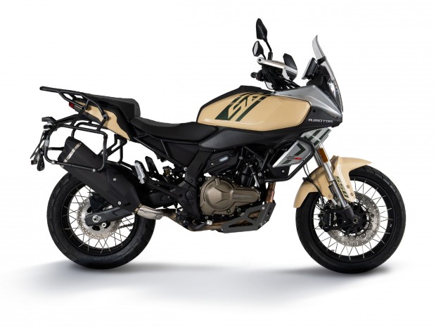 QJMOTOR SRT 600SX motorkerékpár oldaldobozokkal, bézs (Sahara), 2025