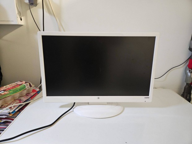 Q 24" LCD monitor HDMI ,VGA , DVI csatlakozókkal