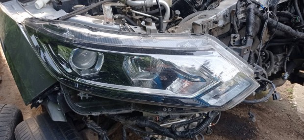 Qashqai f�nysz�r� es h�ts� l�mpa.