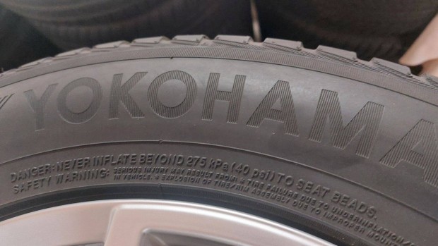 Qqq Yokohama Bluearth Winter V905 255/55r18 tli gumik