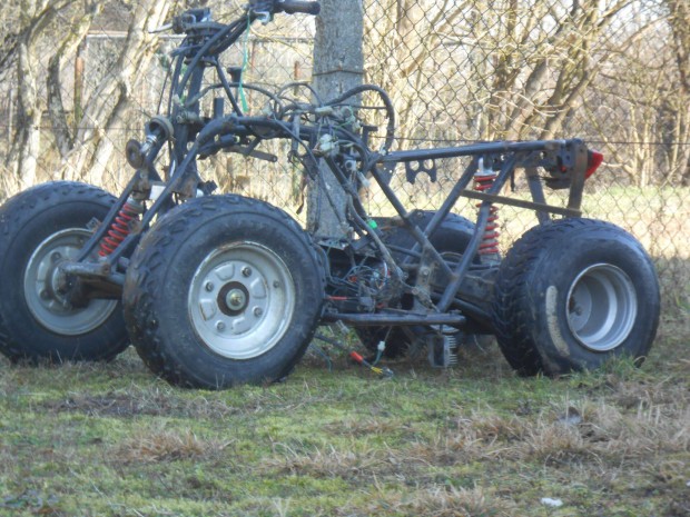 Quad,150cm3-es,nagymret,nagyon hinyosan alkatrsznek