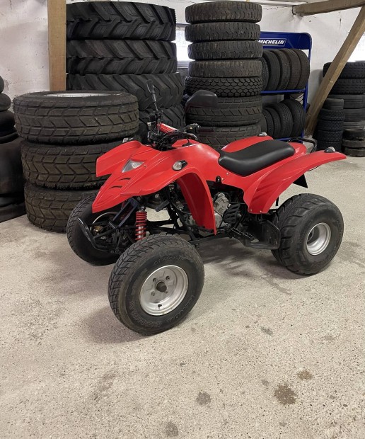 Quad 300 ccm, B-vel vezethető, 2 személyre vizsgáztatva