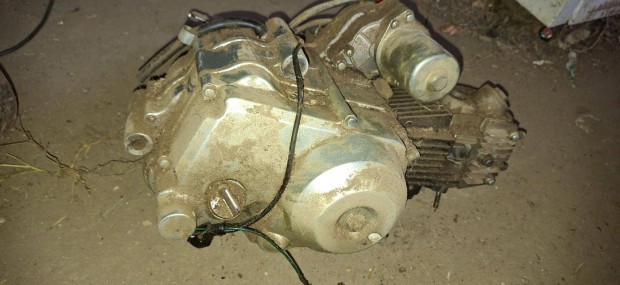 Quad 4 tem bontott gyerek