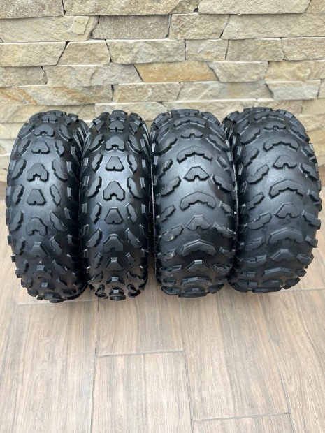 Quad gumi garnitra elad