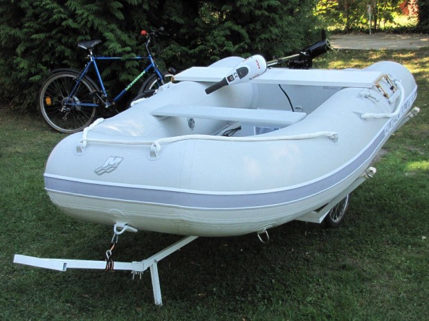 Quicksilver 270 Sport. Merev alj gumicsnak