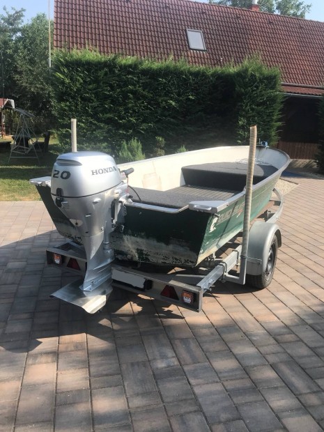 Quicksilver 450 SF csnak