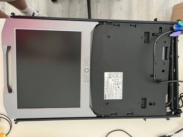 Qwertz billentyűzet, Dell HP535 rack konzol, 17"-os monitor - használt