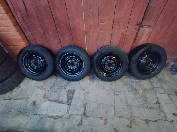 R14 4x113,3 Nissan lemezfelni