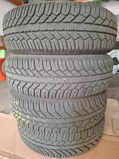 R15 185/65 újszerű Semperit téli gumik