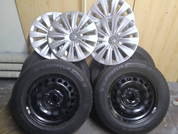 R15 5X112 lemez felni garnitúra gumi nélkül eladó.