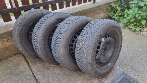 R15-ös acélfelni 4 db Hankook téli gumival + Audi dísztárcsák