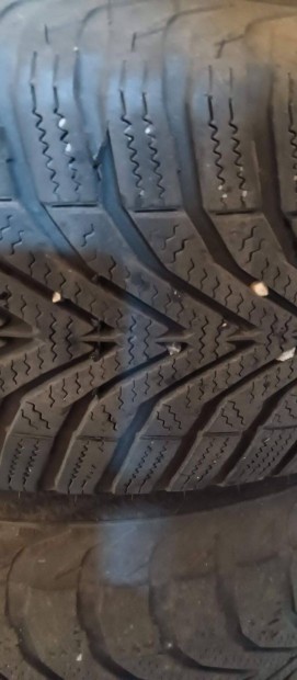 R15 téligumi szett 195/65 lemezfelnin