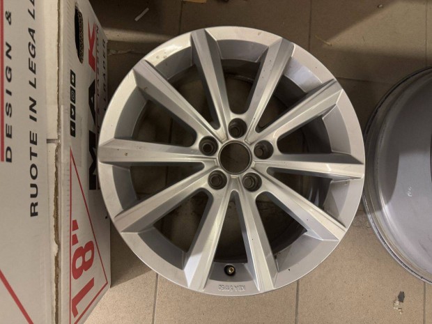 R16 Original Volkswagen 6J ET35 - 2GM 071 496 2GM071496 1db alufelni