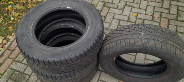 R16 Pirelli Sottozero 210 Winter Tligumi Szett