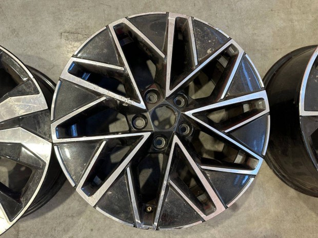 R17 Original Skoda 7J ET46 - 5E3 601 025C 5E3601025C 1db alufelni