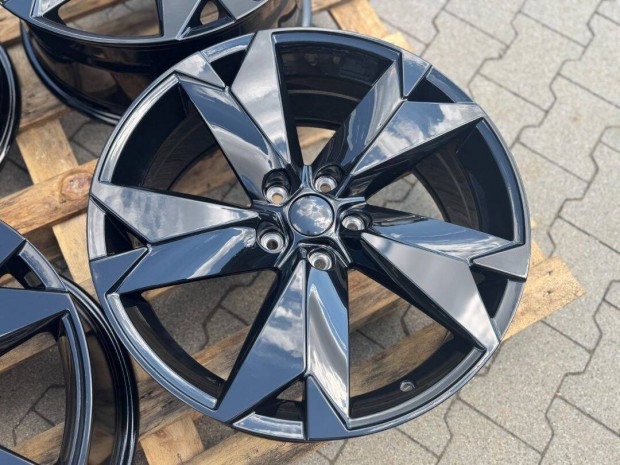 R18 5x112 (57,1) Carbonado Progressive BG 7.5J ET45 új alufelnik felni