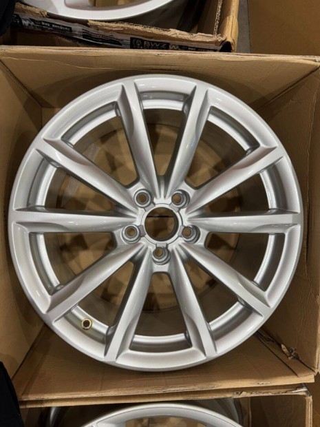 R18 Original audi 8J ET48 - 4F0 601 025CP 4F0601025CP 1db alufelni