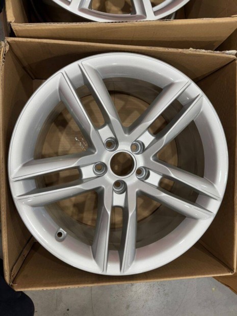 R18 Original audi 8.5J ET29 - 8T0 601 025BF 8T0601025BF 1db alufelni