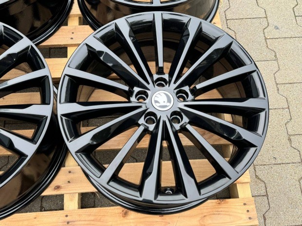 R19 5x112 Original Trinity Skoda Superb III 8J ET44 gyri felnik 19"