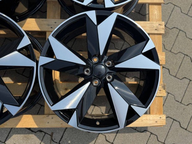 R19 5x112 (57,1) Carbonado Progressive BFP 8J ET45 j felni alufelni
