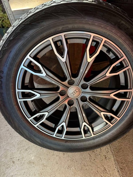 R19 Audi felni, 5x112, j llapot Nokian tl gumival