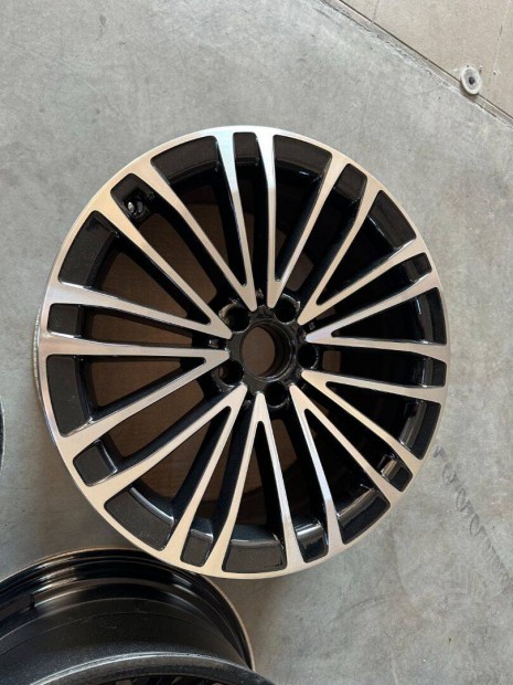 R19 Original Mercedes 8.5J ET31,5 A223 401 3300 A2234013300 2db felni