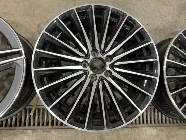 R19 Original Mercedes 9J ET58,1 - A206 401 2000 A2064012000 1db felni
