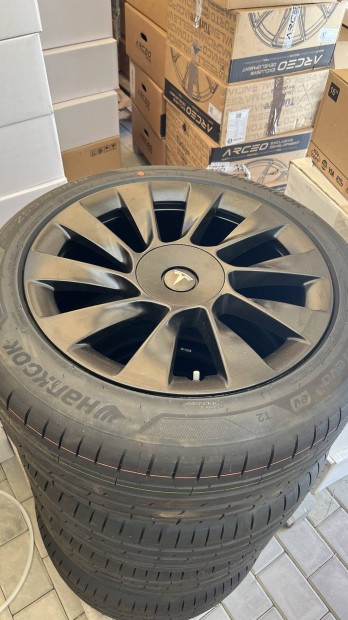 R19 alufelni 5x114,3 Tesla 255/45-19 Hankook Ventus S1 Evo3 T2