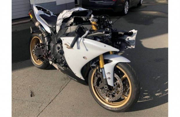 R1 Yamaha RN22 bontódik, maradék használható alkatrészek