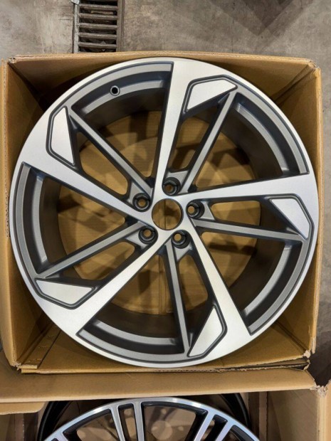 R21 Original audi 8.5J ET30 - 4K8 601 025S 4K8601025S 2db alufelni