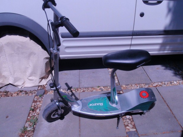 RAZOR elektromos roller