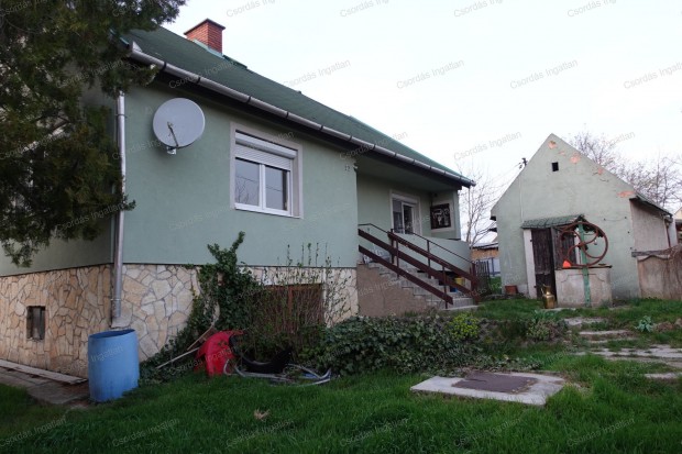 REMEK �LLAPOT�, H�SZIGETELT csal�di h�z KIT�N� �RON elad�